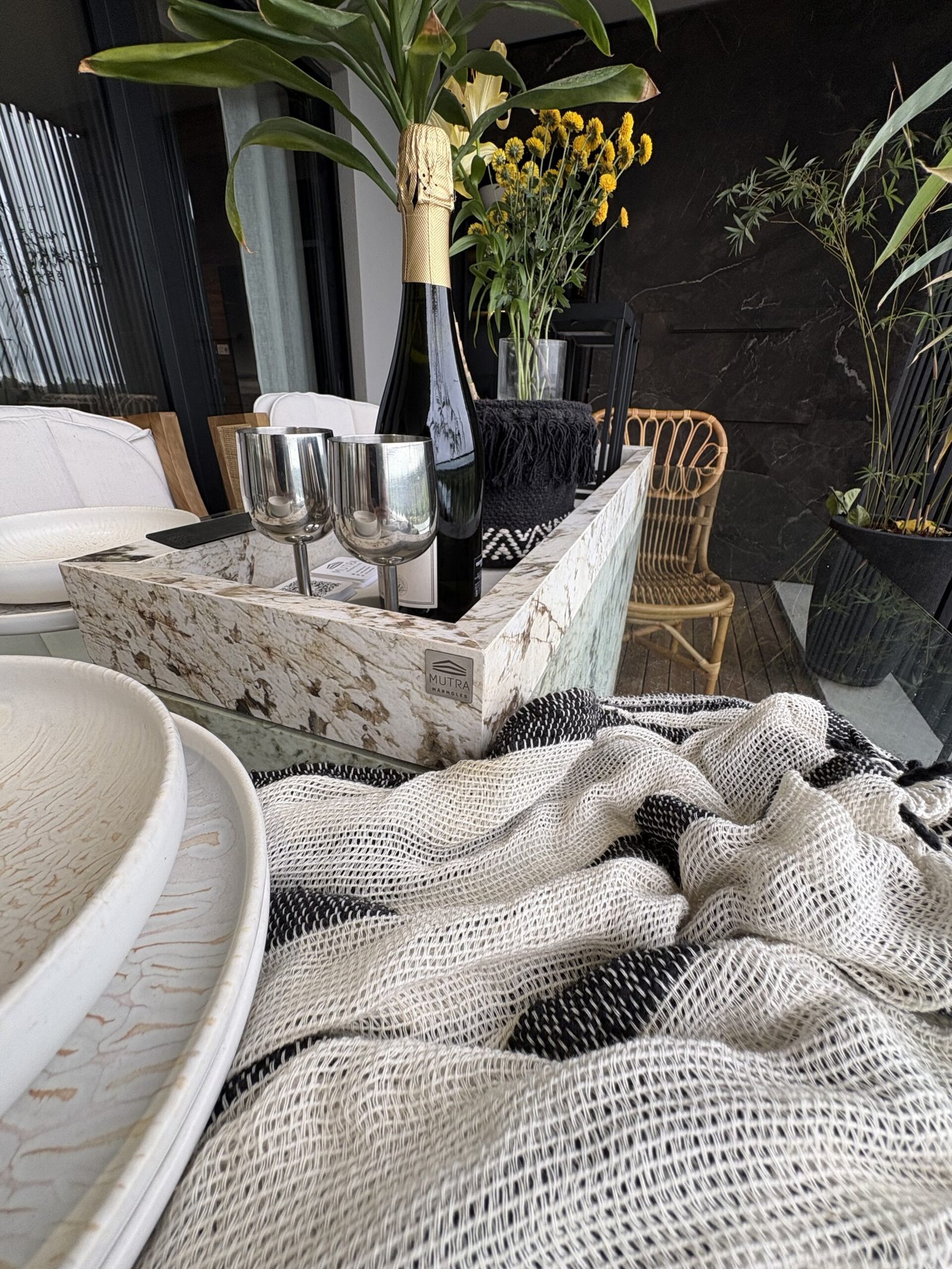 Detalle sobre mesa alpinus white