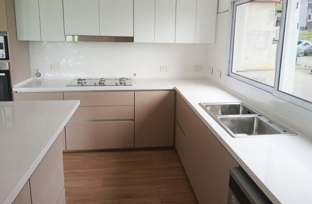 mesada silestone white storm